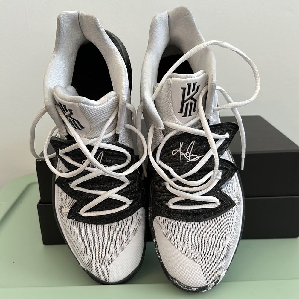 Kylie Irving Oreos- Nike Sz 11.5
